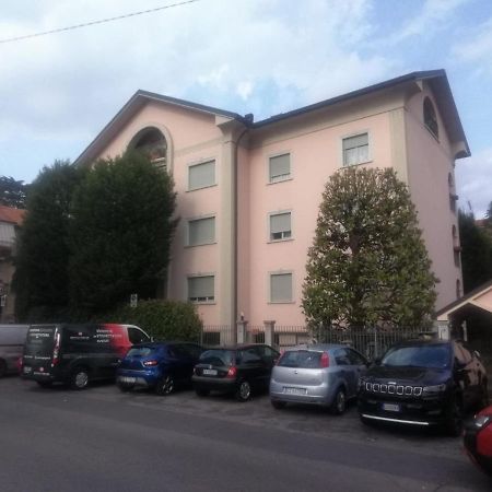 Casa Vacanze La Mela Monza Exteriör bild