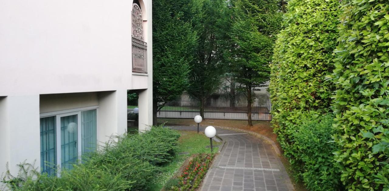 Casa Vacanze La Mela Monza Exteriör bild